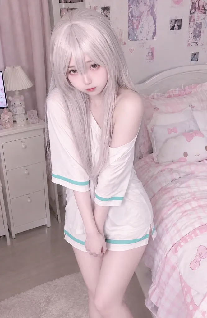 萝莉表妹被抛弃来当情趣内衣模特