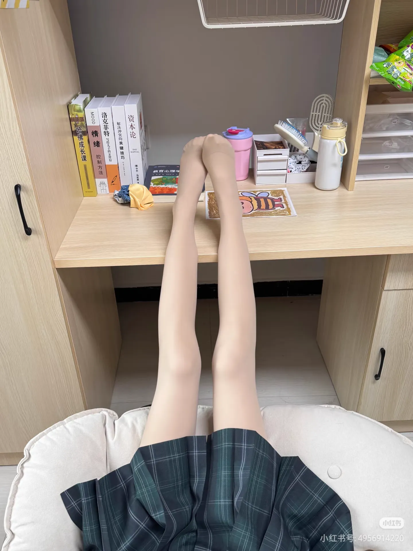 爱穿丝袜的小处女？这样的女生宿舍里有5个