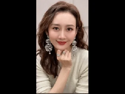被借调到全女办公室，开始后宫生活