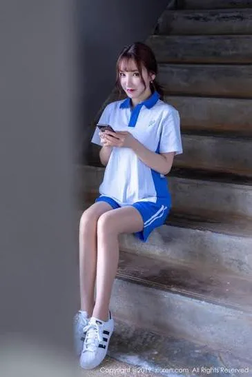打工时露出的女生